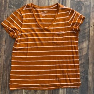 Women’s Universal Thread v-neck pocket tee